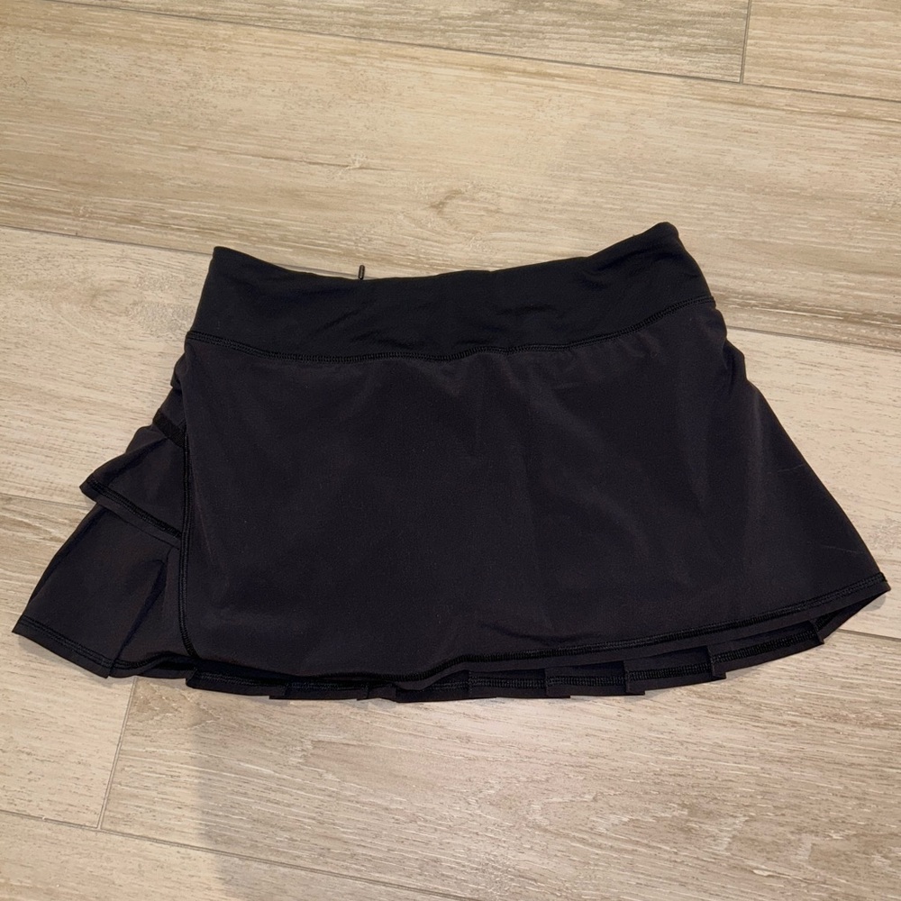 Black lulemon tennis skirt